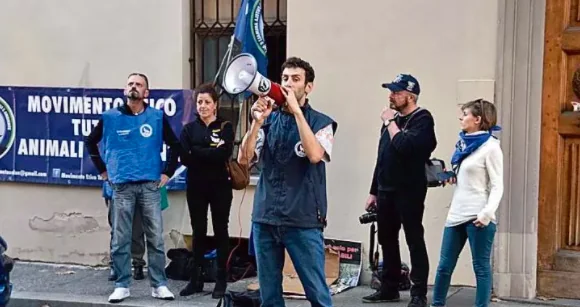Condannato a sei mesi l'animalista Vassallo